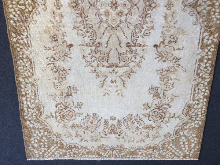 Turkish Oushak Runner Rug 2'8" x 9'9" Hand-Knotted pattern