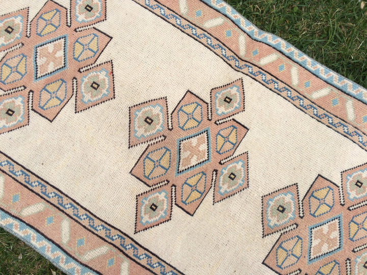 Beige Turkish Runner Rug 3' x 8' Hand-Knotted border