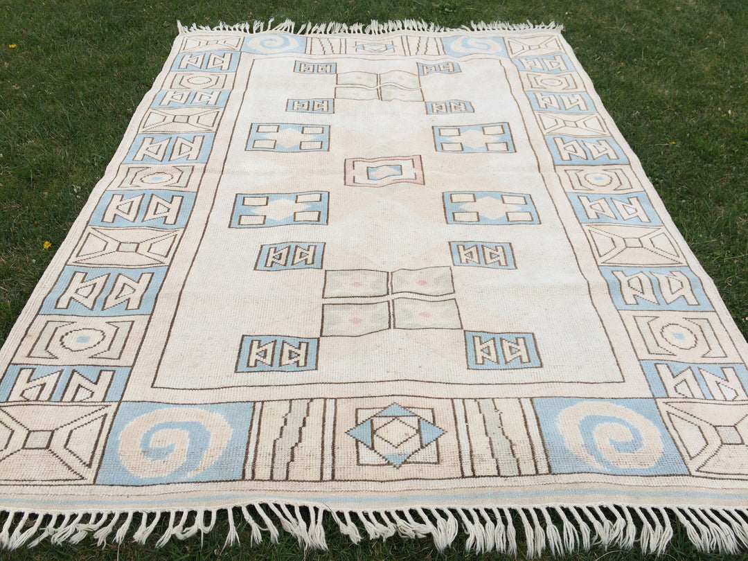 Beige Turkish Oushak Rug 5' x 8' Hand-Knotted detail