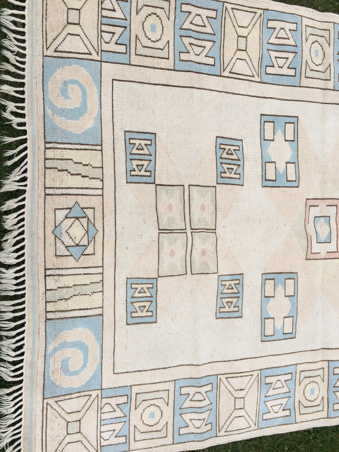 Beige Turkish Oushak Rug 5' x 8' Hand-Knotted pattern