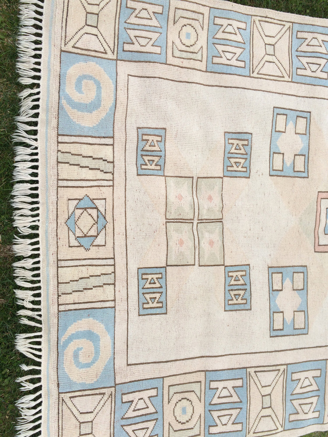 Beige Turkish Oushak Rug 5' x 8' Hand-Knotted texture