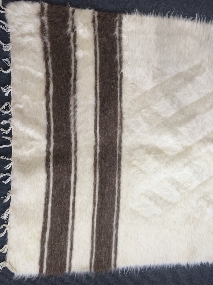 Turkish Oushak Rug 4'2" x 2'8" Hand-Knotted detail