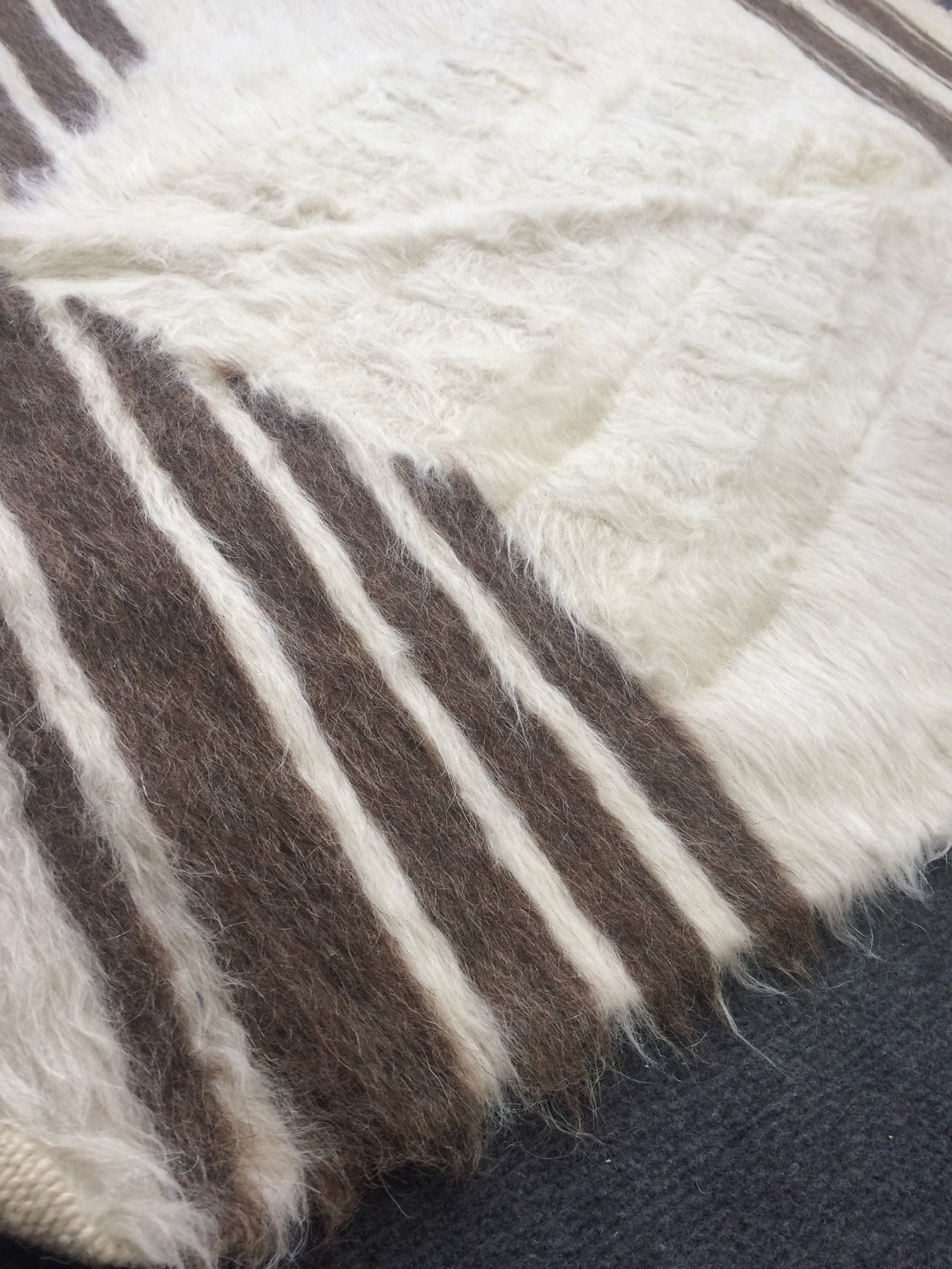 Turkish Oushak Rug 4'2" x 2'8" Hand-Knotted close-up