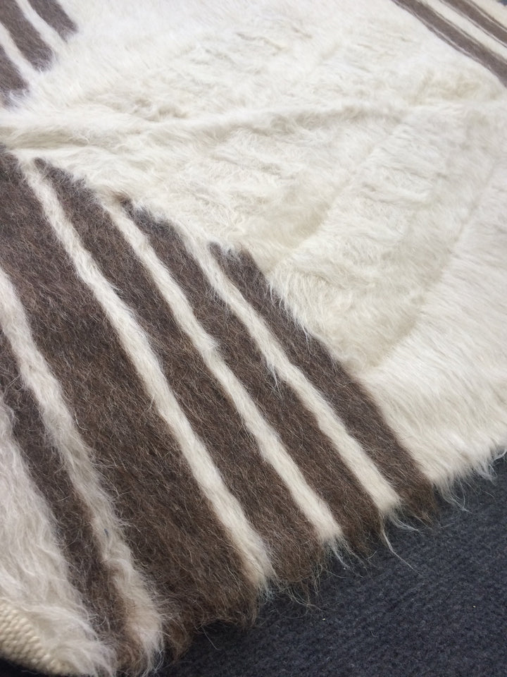 Turkish Oushak Rug 4'2" x 2'8" Hand-Knotted close-up