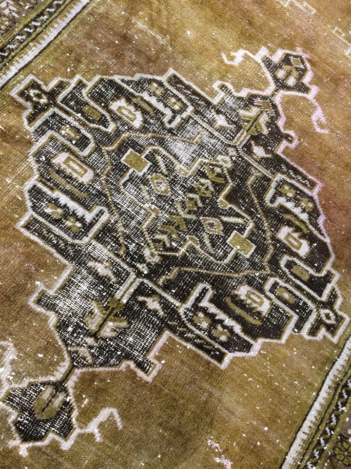 Beige Turkish Runner Rug 3' 11" x 6' Hand-Knotted texture