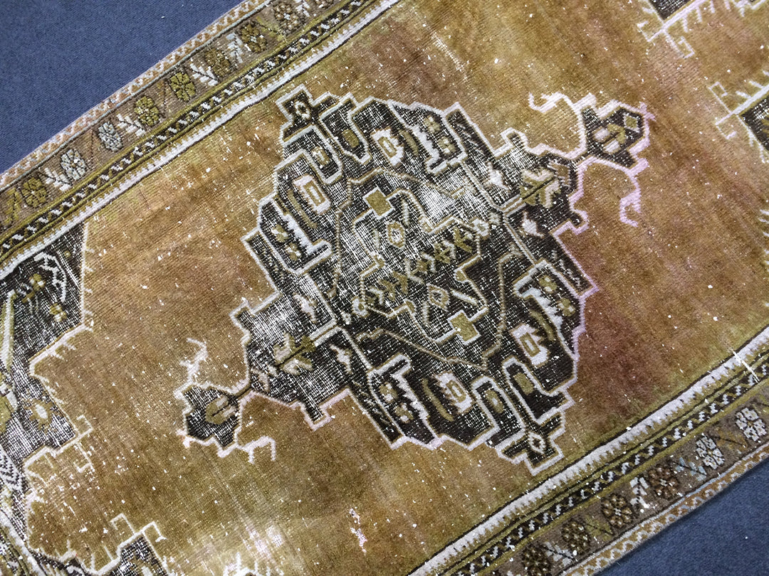 Beige Turkish Runner Rug 3' 11" x 6' Hand-Knotted pattern