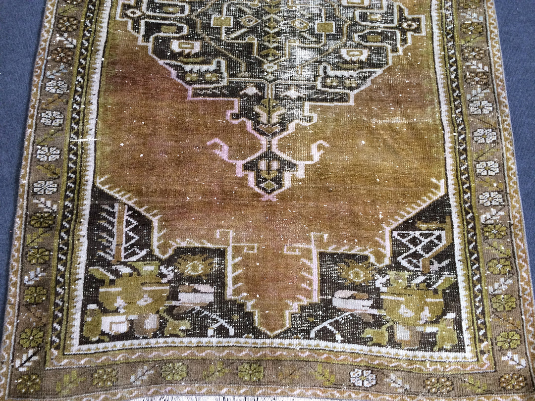 Beige Turkish Runner Rug 3' 11" x 6' Hand-Knotted close-up
