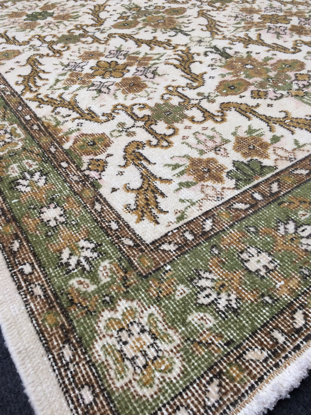 Rust Turkish Runner Rug 4' x 7' Hand-Knotted border