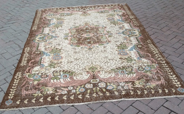 Turkish Oushak Rug 6' 7" x 10' Hand-Knotted detail