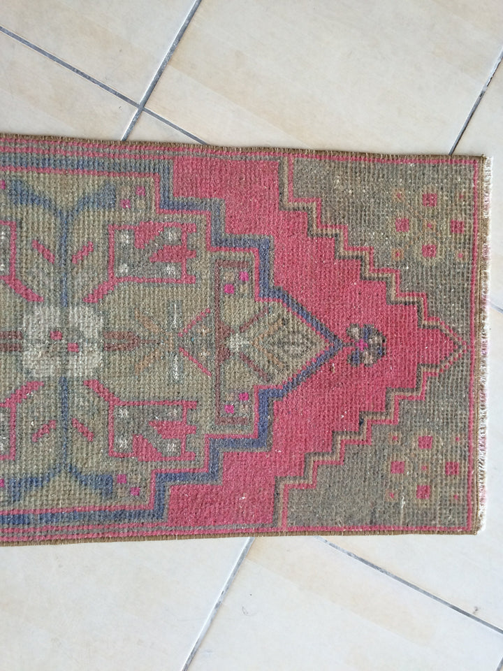 Turkish Oushak Rug Hand-Knotted close-up