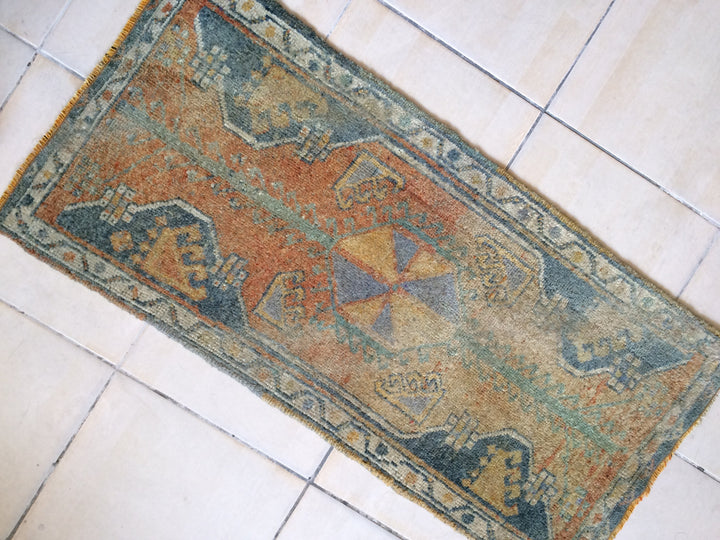 Turkish Oushak Rug Hand-Knotted detail