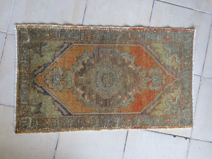 Turkish Oushak Runner Rug 2'7" x 9'10" Hand-Knotted detail