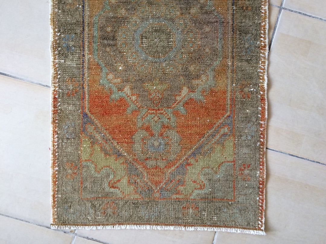 Turkish Oushak Runner Rug 2'7" x 9'10" Hand-Knotted close-up