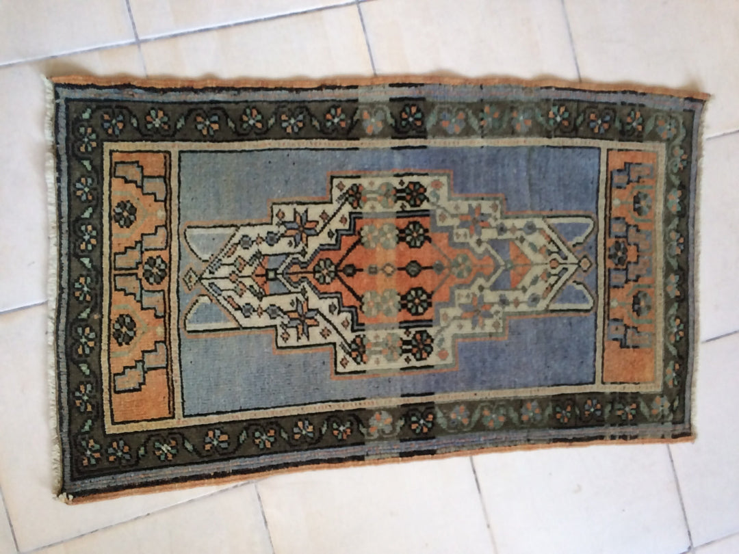 Turkish Oushak Rug 2'7" x 9'10" Hand-Knotted detail