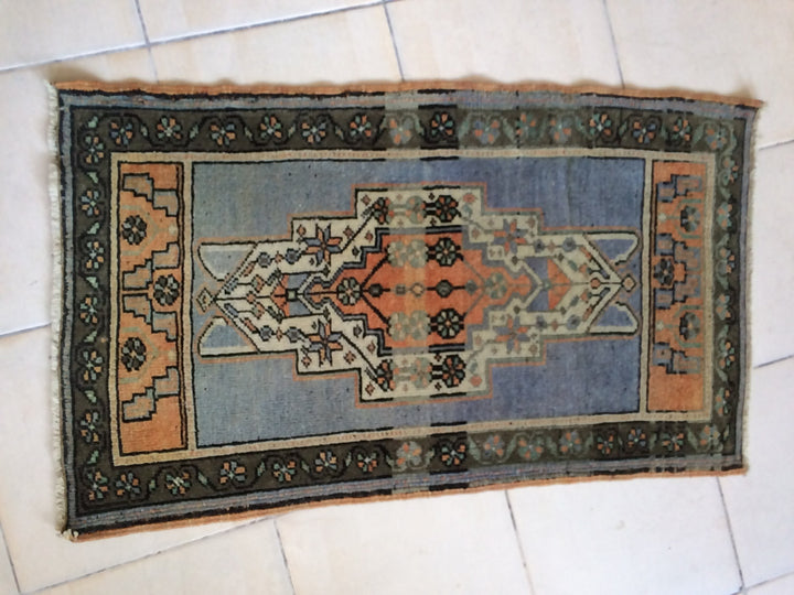 Turkish Oushak Rug 2'7" x 9'10" Hand-Knotted detail
