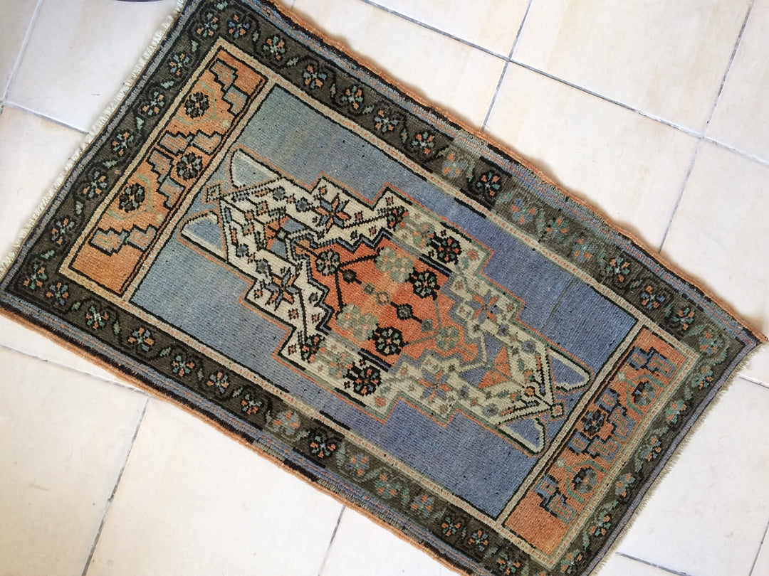 Turkish Oushak Rug 2'7" x 9'10" Hand-Knotted pattern