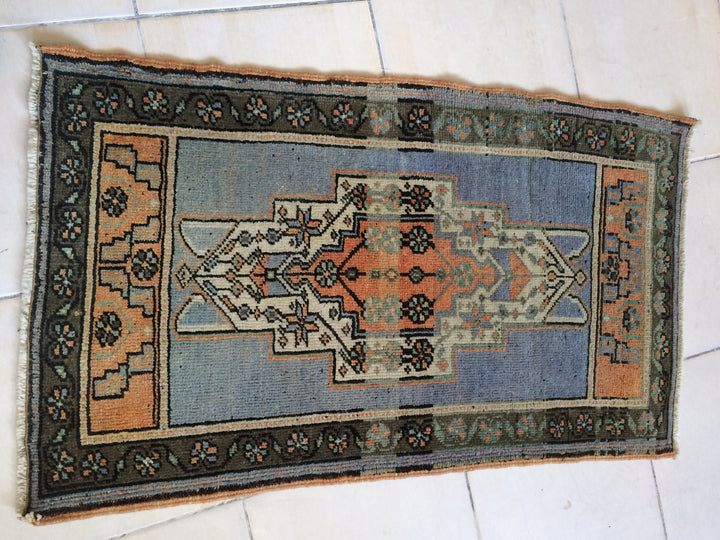 Turkish Oushak Rug 2'7" x 9'10" Hand-Knotted border