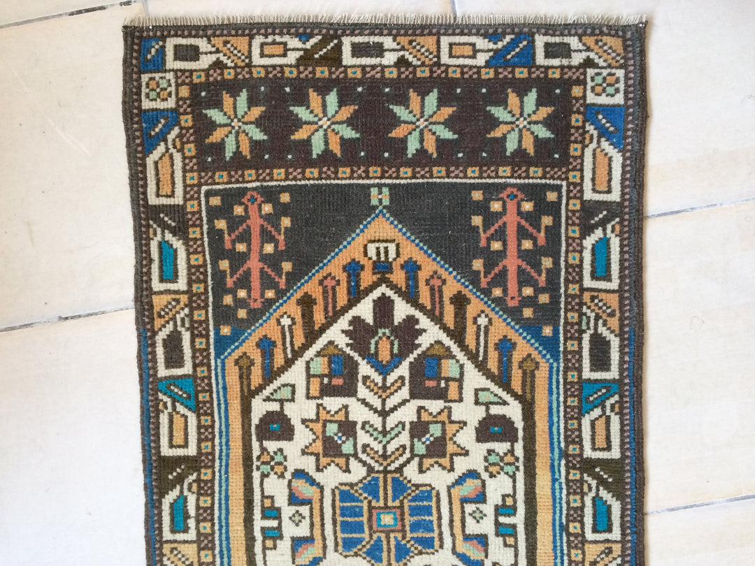 Turkish Oushak Rug 2'7" x 9'10" Hand-Knotted view