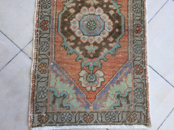 Turkish Oushak Rug Hand-Knotted close-up