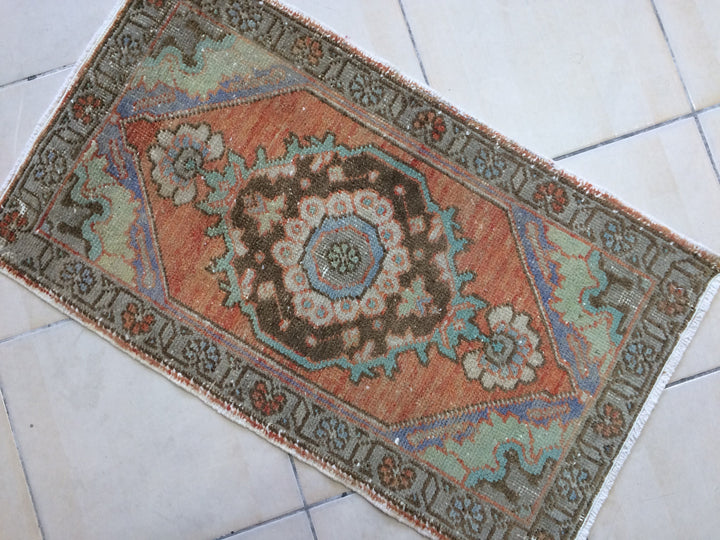 Turkish Oushak Rug Hand-Knotted border