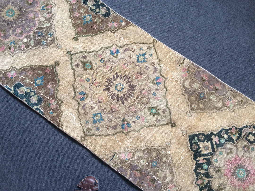 Turkish Oushak Rug Runner Hand-Knotted pattern