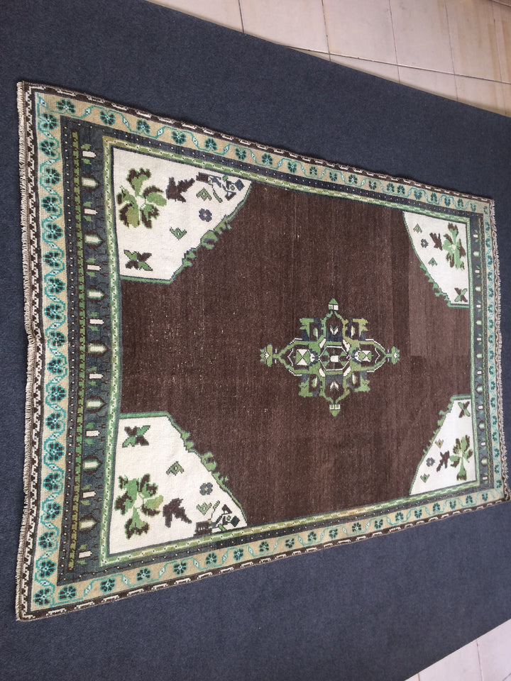 Turkish Runner Rug 4' x 6' Hand-Knotted detail