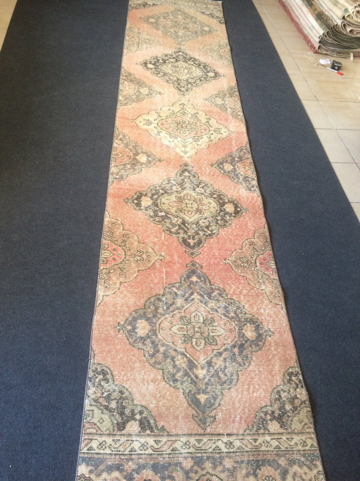 Runner Runner Rug 2' 10" x 13' - No. WR20983