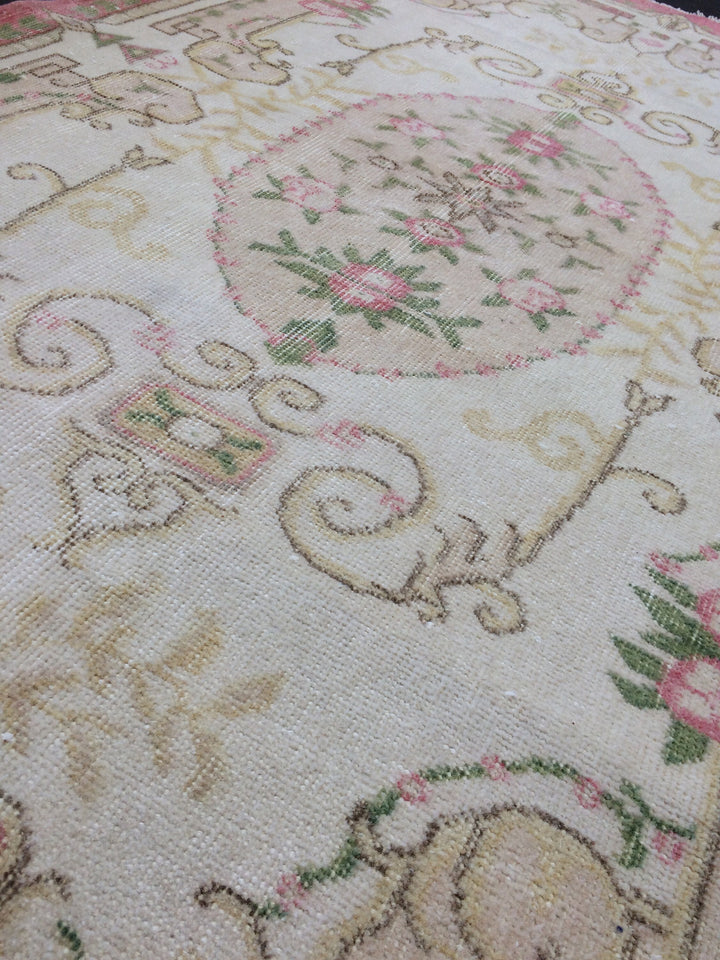 Pink Turkish Oushak Runner Rug 2'7" x 9'8" Hand-Knotted texture
