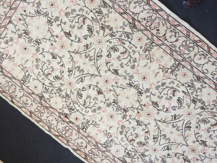 Turkish Oushak Rug 10'6" x 14'2" Hand-Knotted border