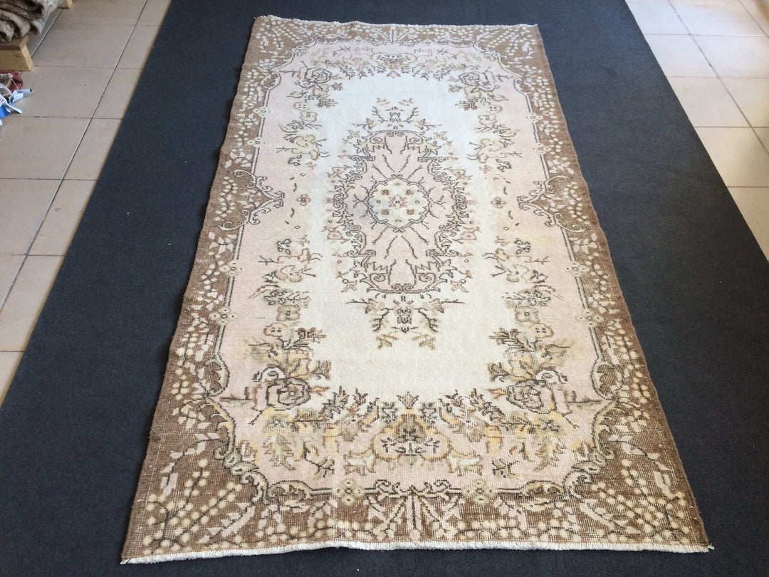 Turkish Oushak Rug 2'7" x 10'1" Hand-Knotted detail