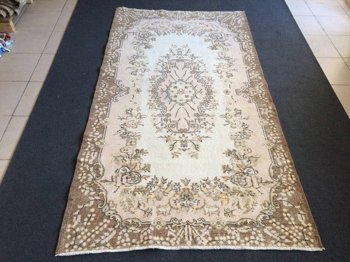 Turkish Oushak Rug 2'7" x 10'1" Hand-Knotted detail