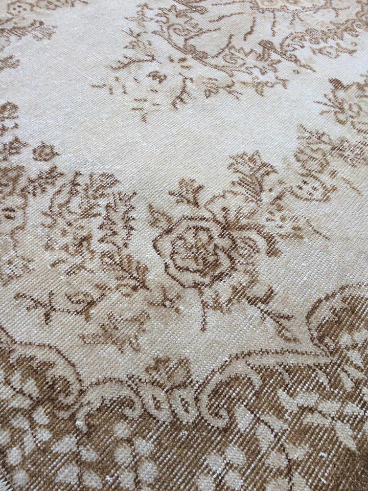 Turkish Oushak Runner Rug 2'8" x 9'9" Hand-Knotted field