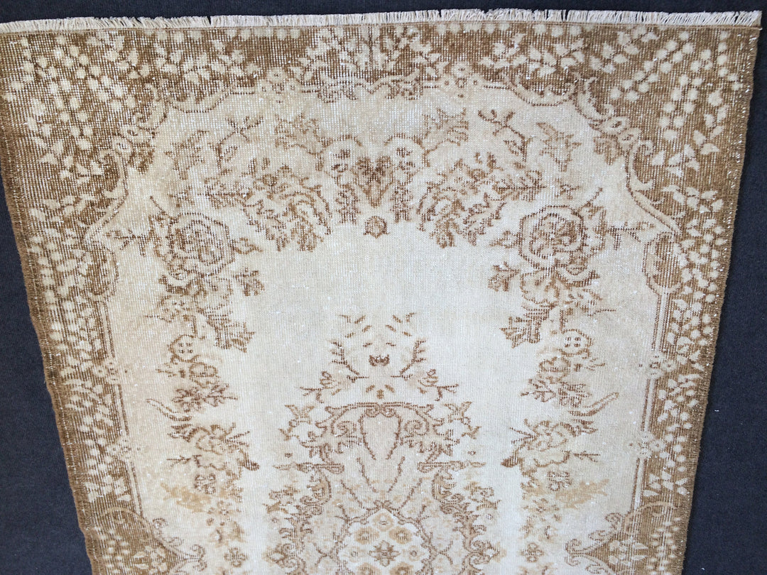 Turkish Oushak Runner Rug 2'8" x 9'9" Hand-Knotted close-up