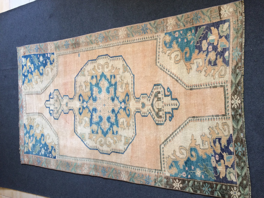 Turkish Oushak Rug Hand-Knotted close-up