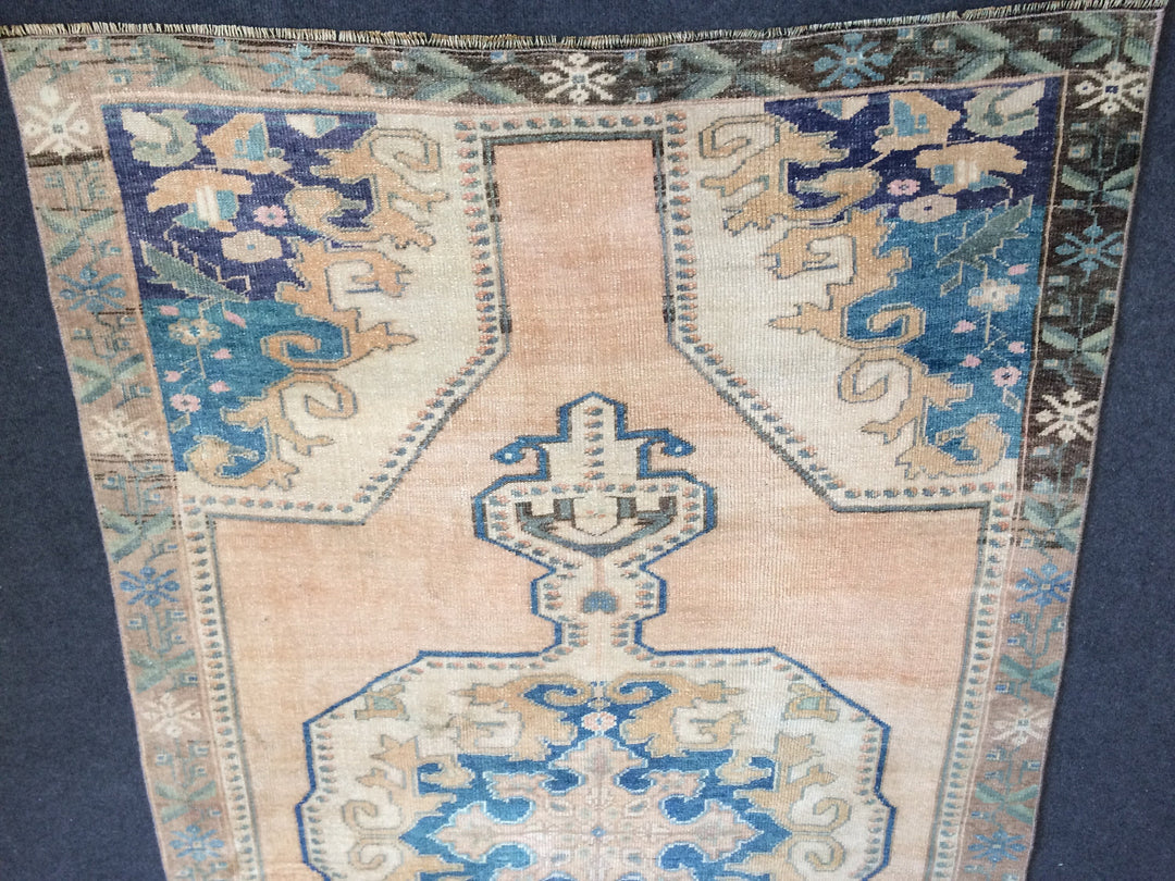 Turkish Oushak Rug Hand-Knotted pattern