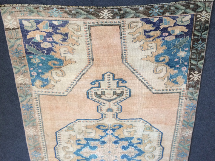 Turkish Oushak Rug Hand-Knotted pattern