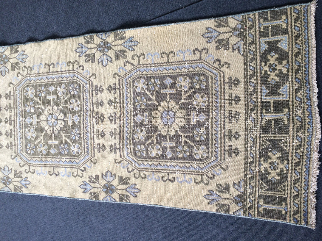 Beige Turkish Runner Rug 2' 8" x 12' Hand-Knotted border