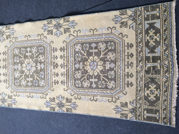 Beige Turkish Runner Rug 2' 8" x 12' Hand-Knotted border