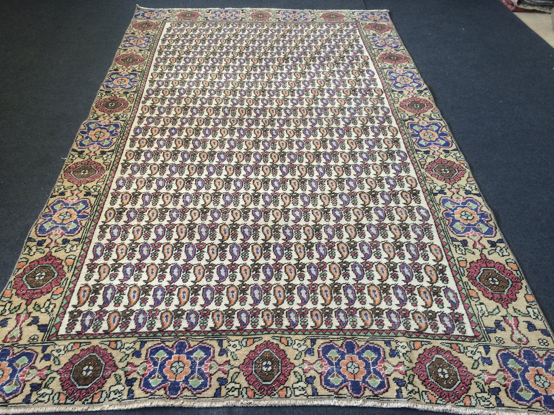 Turkish Oushak Rug Hand-Knotted close-up