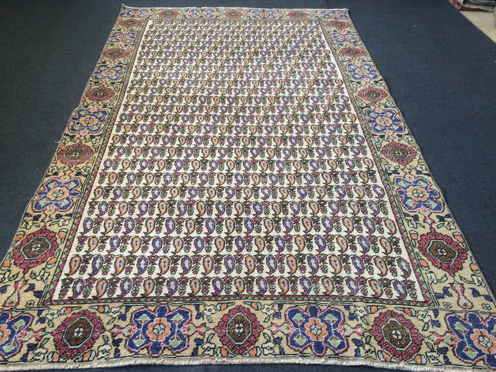 Turkish Oushak Rug Hand-Knotted close-up