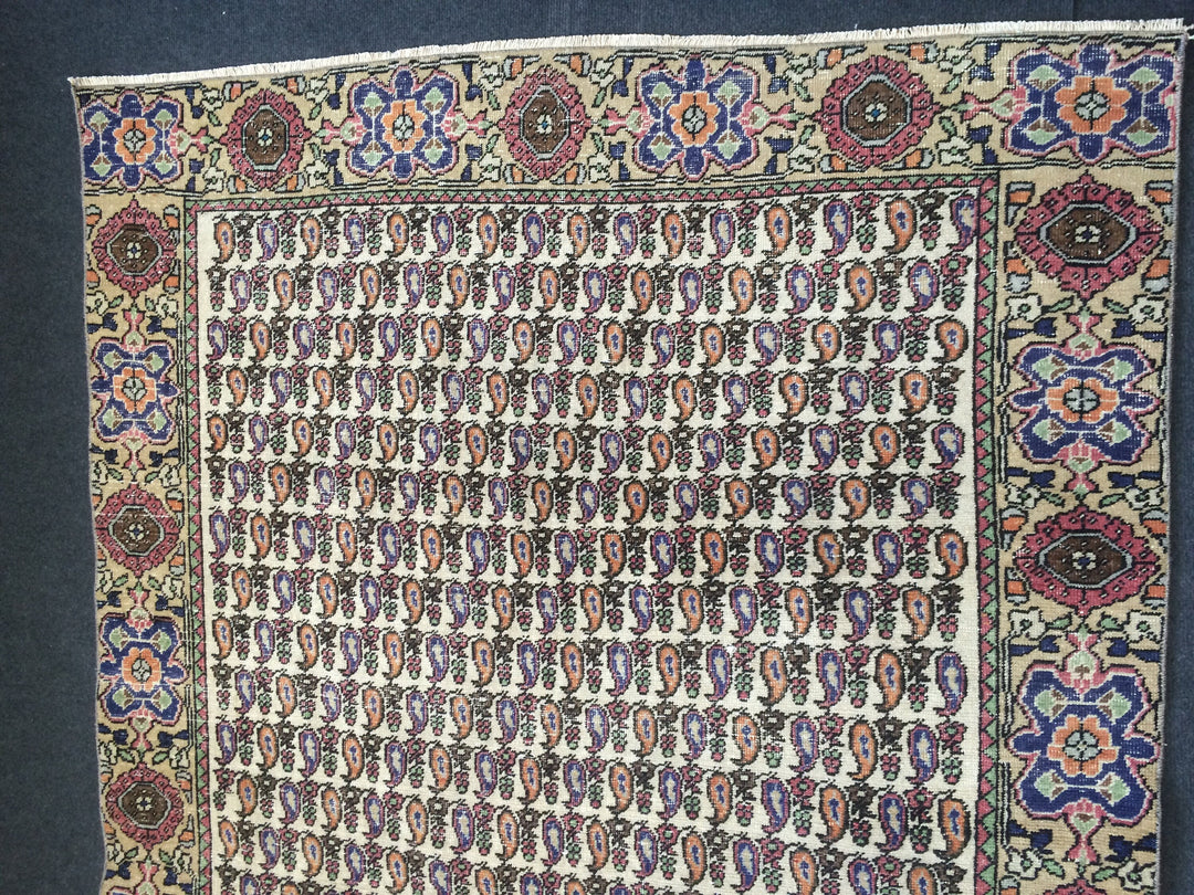 Turkish Oushak Rug Hand-Knotted texture