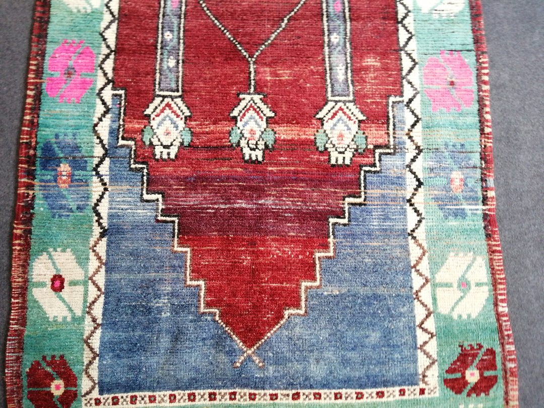 Turkish Runner Rug 3' 8" x 6' 7" Hand-Knotted texture