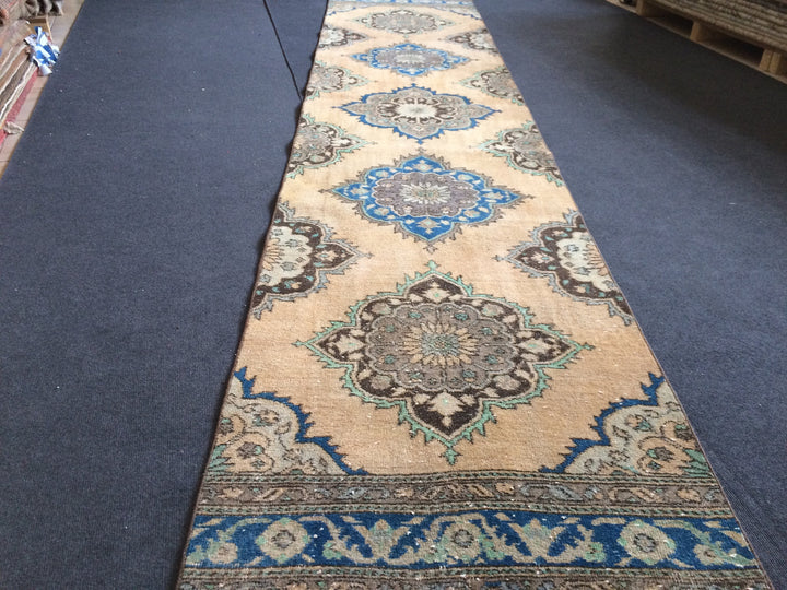Turkish Runner Rug 2' 10" x 12' 6" Hand-Knotted detail