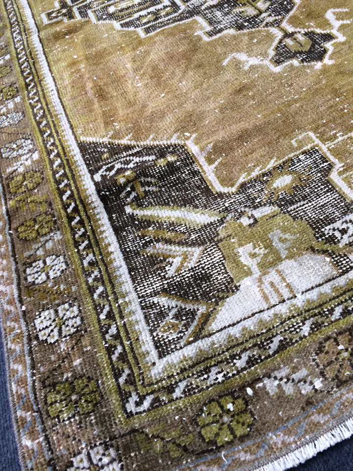 Beige Turkish Runner Rug 3' 11" x 6' Hand-Knotted field