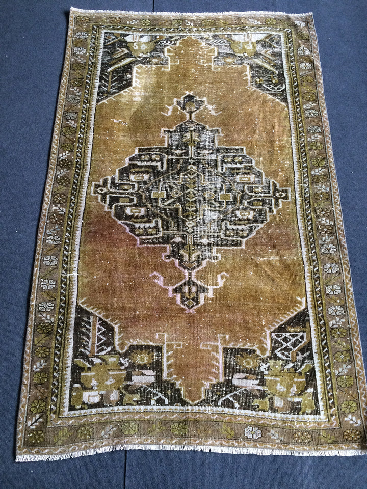 Beige Turkish Runner Rug 3' 11" x 6' Hand-Knotted detail