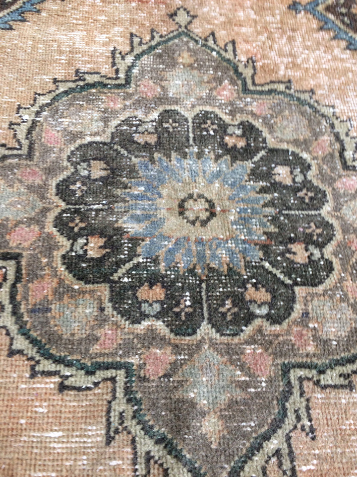 Turkish Oushak Runner Rug 2'7" x 9'10" Hand-Knotted texture