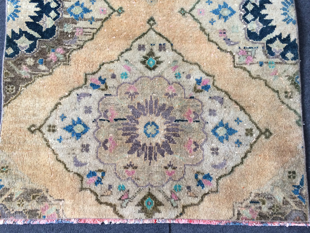 Turkish Oushak Rug Hand-Knotted pattern