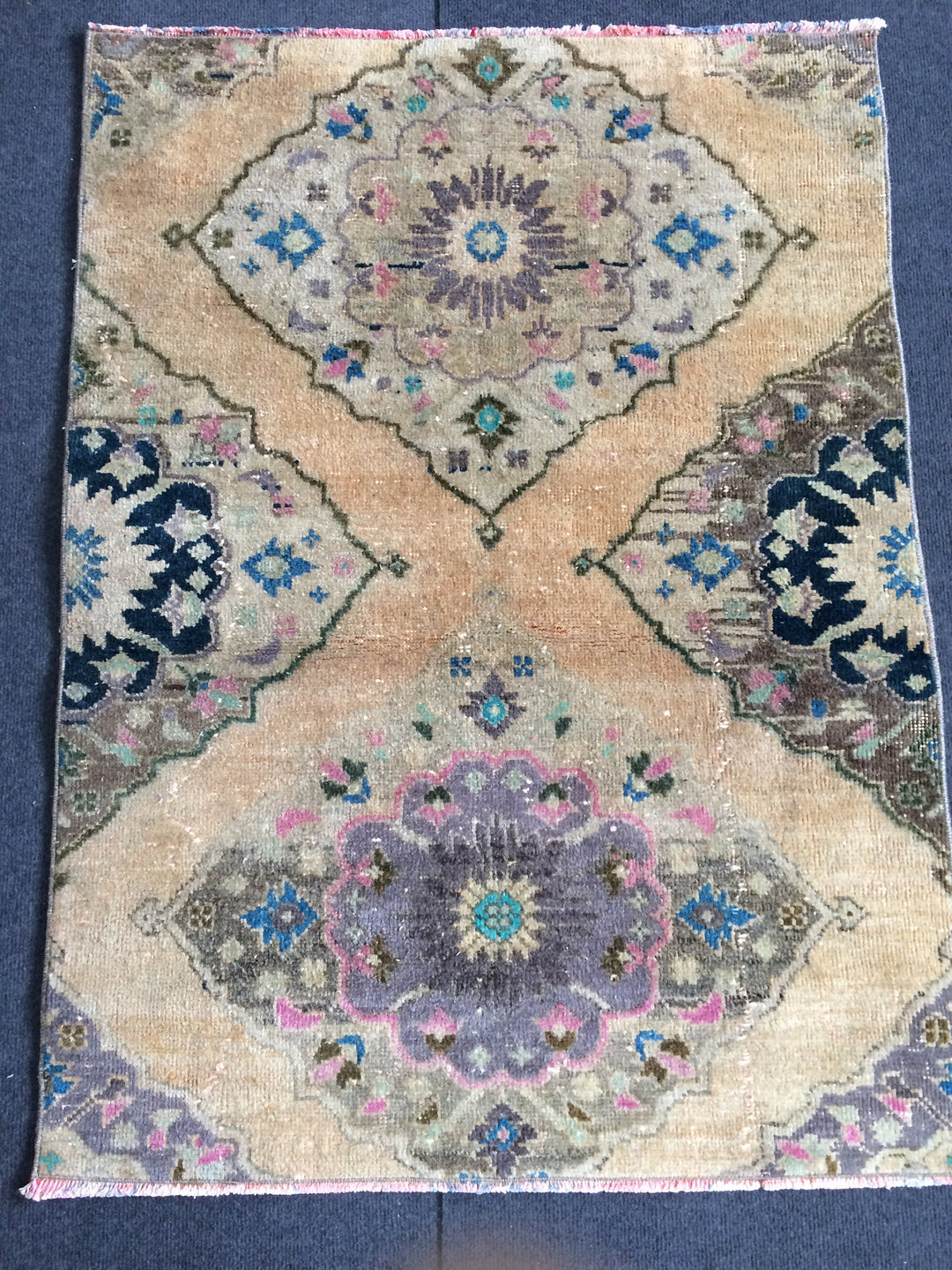 Turkish Oushak Rug Hand-Knotted detail