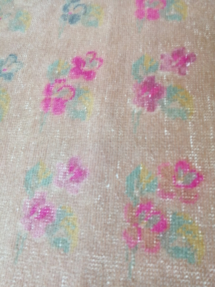 Pink Turkish Runner Rug 4' 10" x 8' Hand-Knotted texture