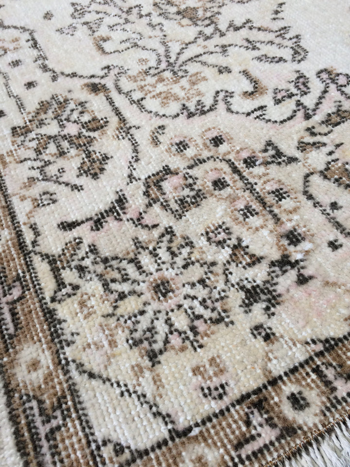 Rust Turkish Runner Rug 4' x 7' Hand-Knotted border